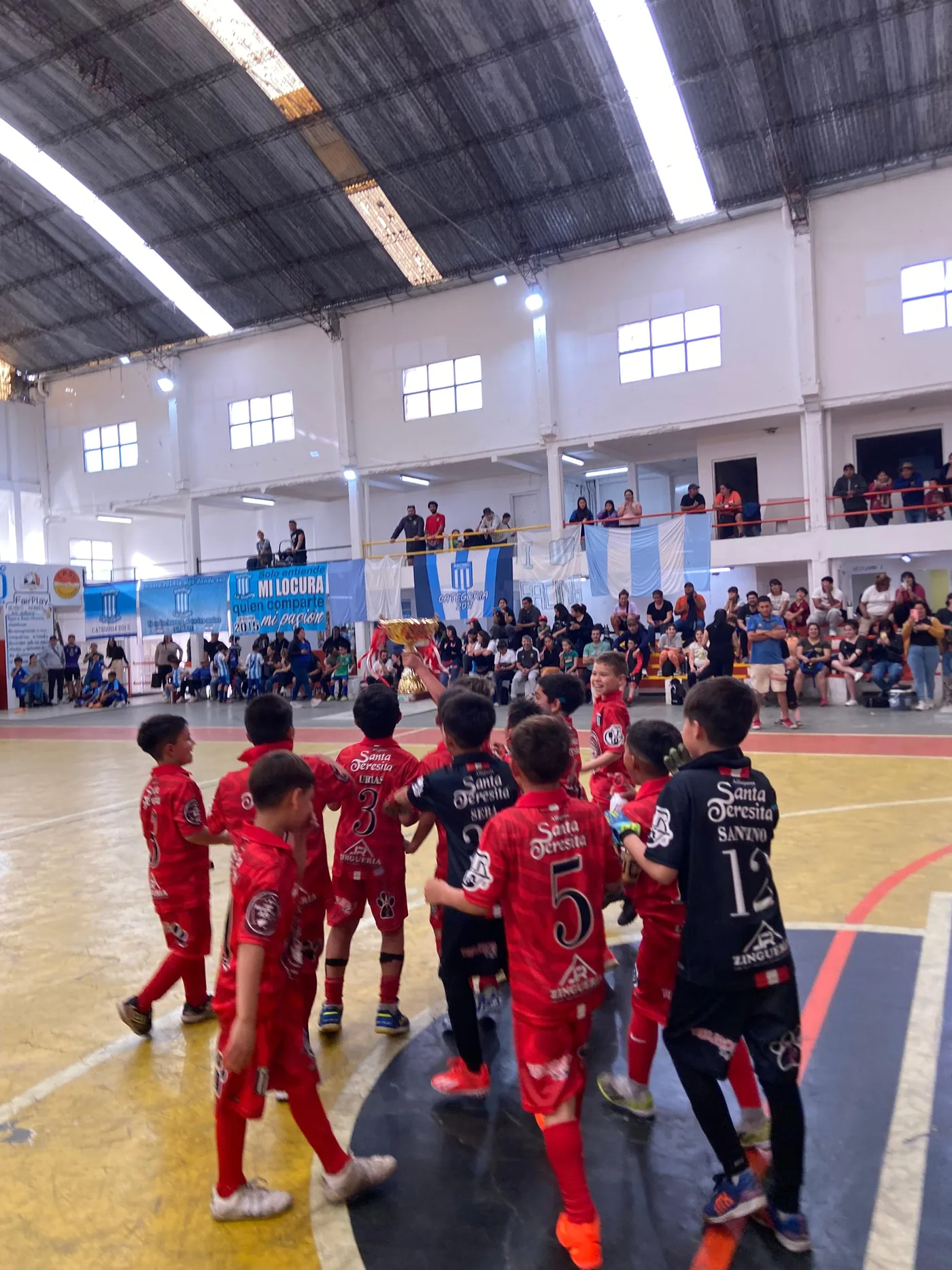 Encuentro deportivo infantil en Rústico 6