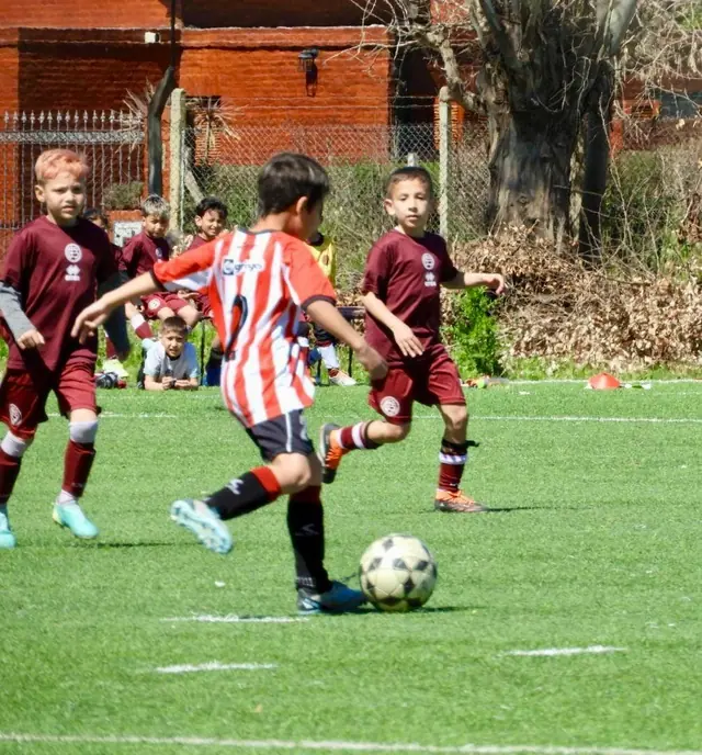 Partido de fútbol infantil